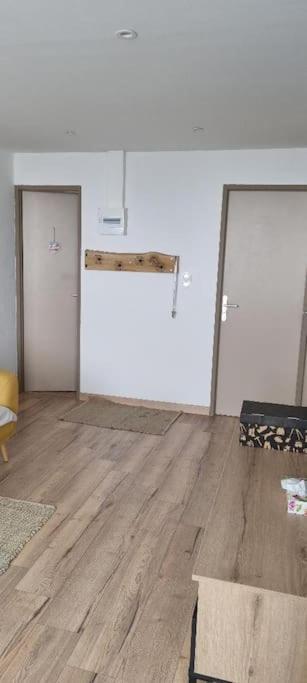 Appartement Tres Lumineux Egat Exteriör bild